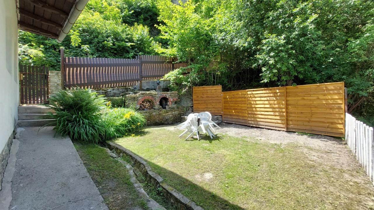 Ubytovani Pod Hradbami Nove Mesto nad Metuji Exterior photo
